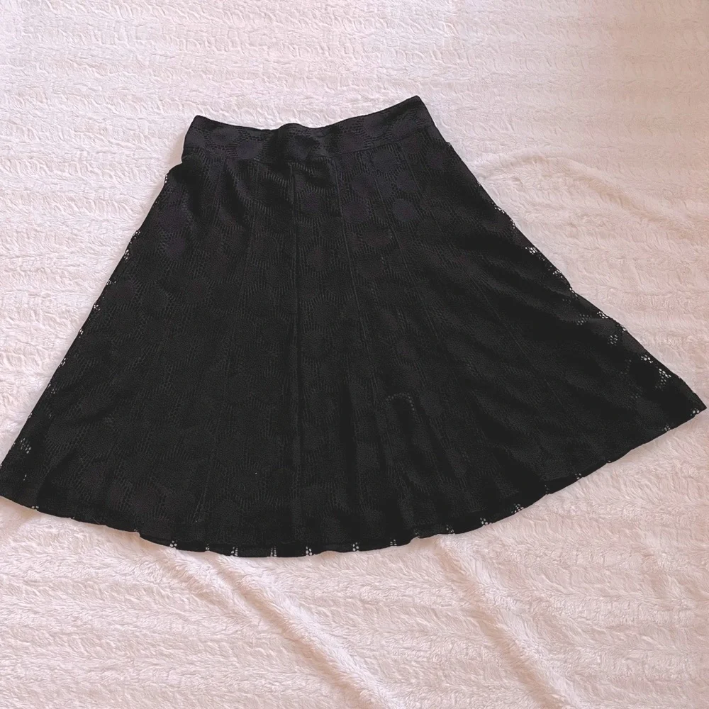 🌸3/$25 🆕 H&M Tonal Black Polka-Dot A-Line Circle Skirt, Size 6